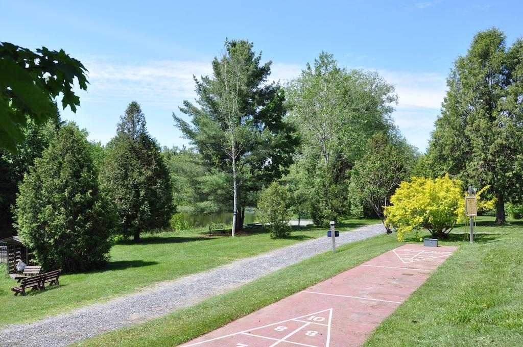 La Petite Auberge De Jouvence Magog ภายนอก รูปภาพ