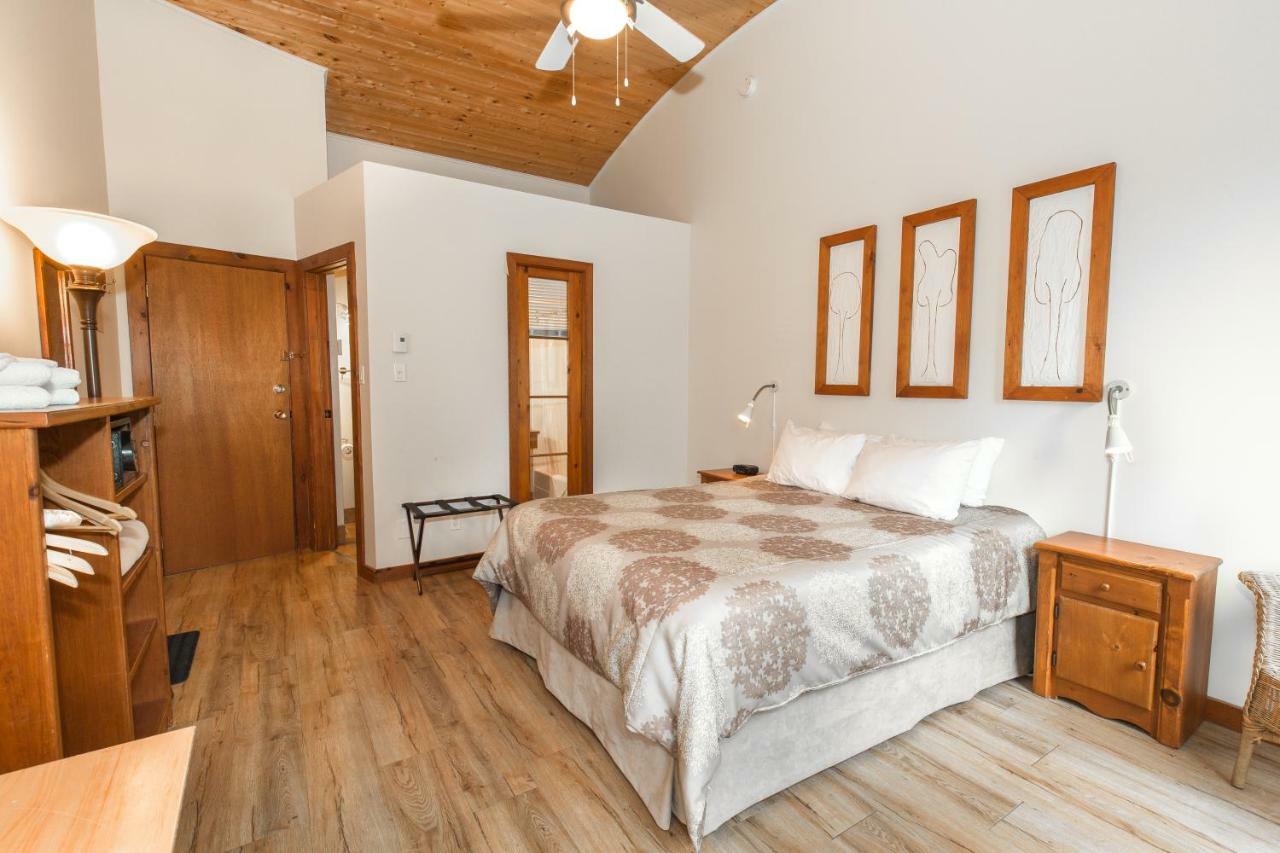 La Petite Auberge De Jouvence Magog ภายนอก รูปภาพ