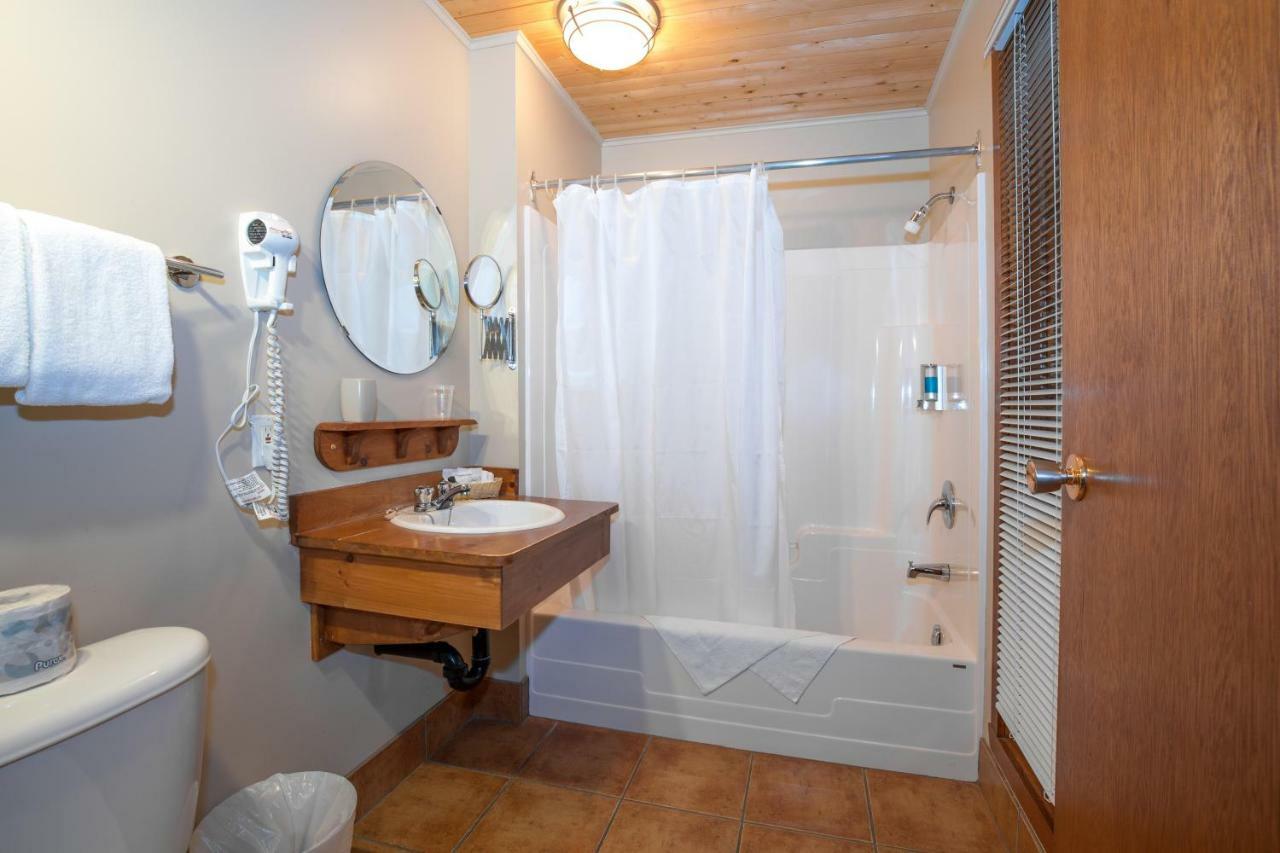 La Petite Auberge De Jouvence Magog ภายนอก รูปภาพ